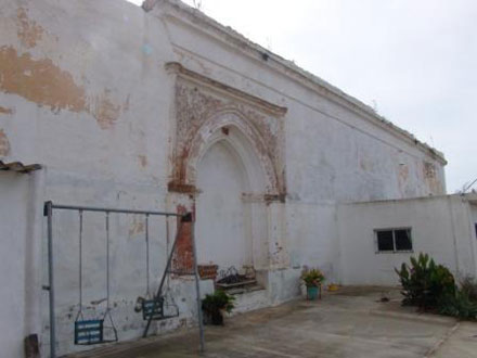 Portada y últimos restos del antiguo monasterio San Jeronimo.